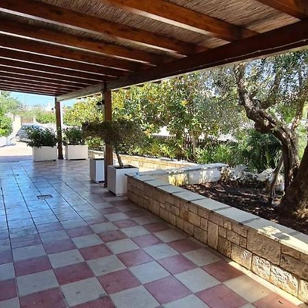 Bed And Breakfast La Terrazza Cisternino Bagian luar foto