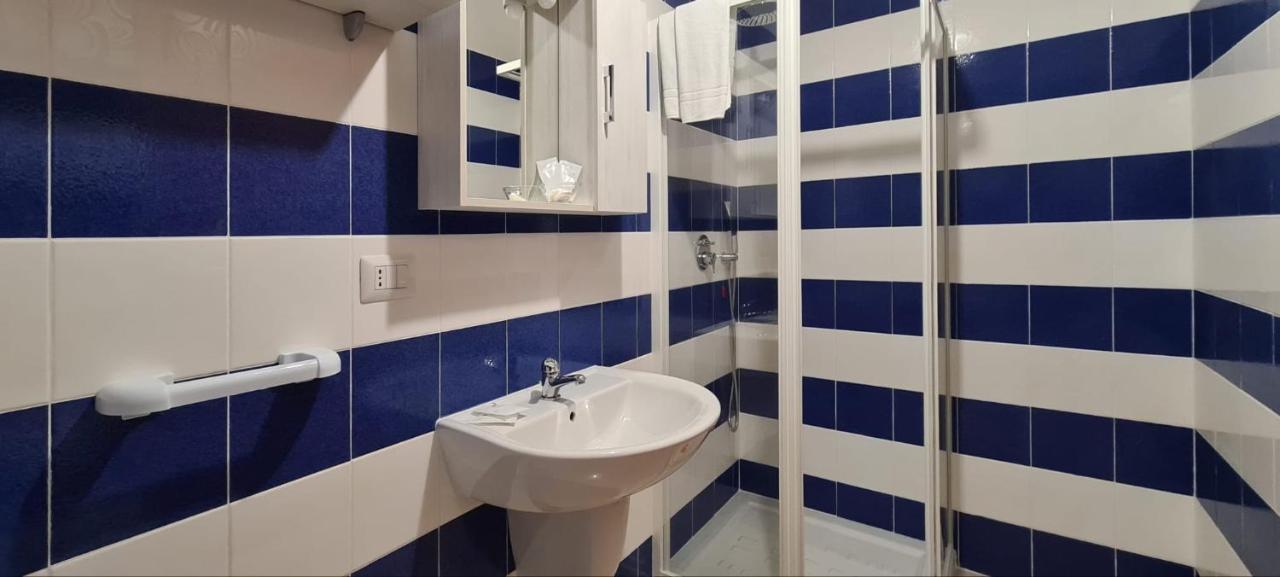 Bed And Breakfast La Terrazza Cisternino Bagian luar foto