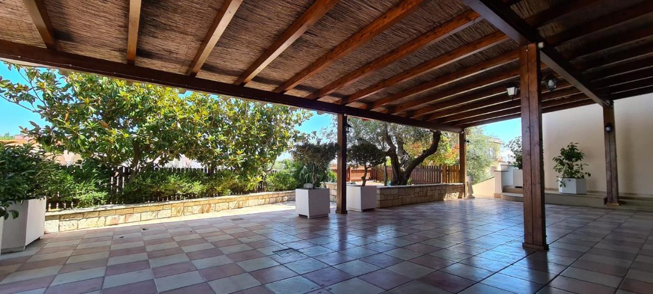 Bed And Breakfast La Terrazza Cisternino Bagian luar foto