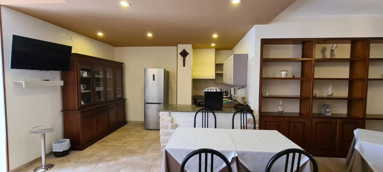 Bed And Breakfast La Terrazza Cisternino Bagian luar foto