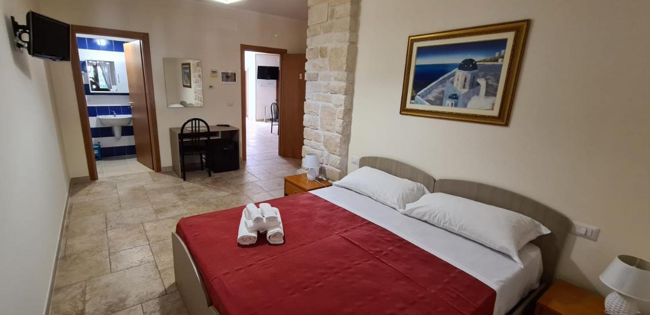 Bed And Breakfast La Terrazza Cisternino Bagian luar foto