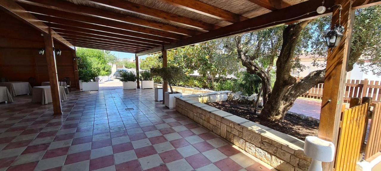 Bed And Breakfast La Terrazza Cisternino Bagian luar foto