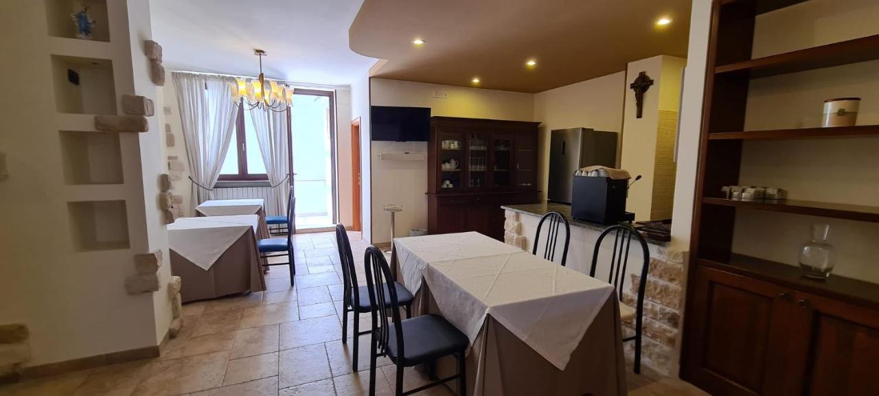 Bed And Breakfast La Terrazza Cisternino Bagian luar foto