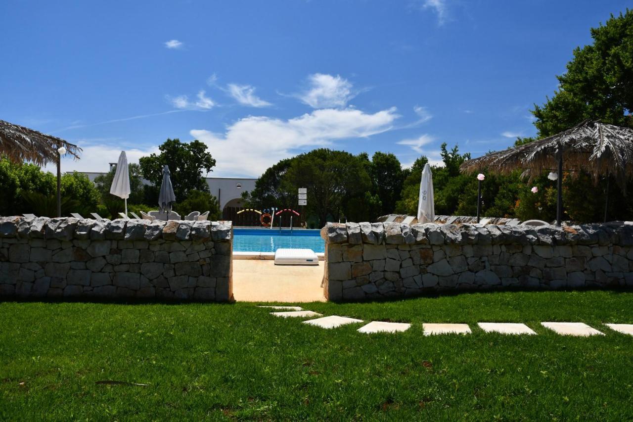 Bed And Breakfast La Terrazza Cisternino Bagian luar foto