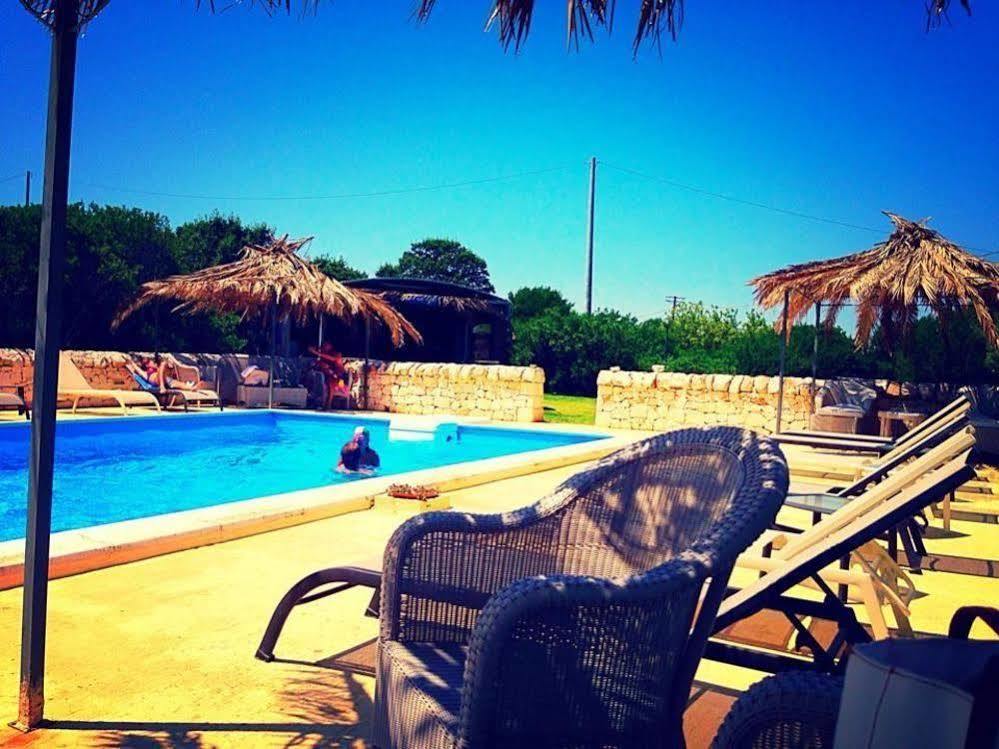Bed And Breakfast La Terrazza Cisternino Bagian luar foto